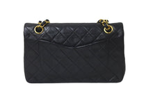 Load image into Gallery viewer, CHANEL シャネル Wフラップ マトラッセ チェーン ショルダーバッグ 23cm 4番台 ラムスキン ブラック ゴールド金具 美品 中古 63468