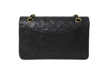 Load image into Gallery viewer, CHANEL シャネル チェーンショルダーバッグ Wフラップ マトラッセ25 ラムスキン 2番台 ブラック ゴールド金具 美品 中古 63471