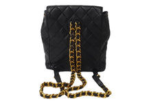 Load image into Gallery viewer, CHANEL シャネル マトラッセ リュック Wココマーク バックパック ココマーク 2番台 1993年 ラムスキン ブラック ゴールド金具 良品 中古 63472