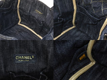 Load image into Gallery viewer, CHANEL シャネル スパークリングデニム ココマーク ハンドバッグ A31985 10番台 インディゴ ネイビー ゴールド金具 美品 中古 63477