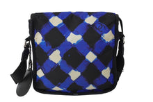 Load image into Gallery viewer, CHANEL シャネル エアライン ショルダーバック メッセンジャーバッグ A93385 ブルー ブラック ホワイト シルバー金具 中古 63485