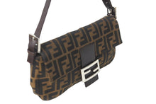 画像をギャラリービューアに読み込む, 極美品 FENDI フェンディ マンマバケット ハンドバッグ アクセサリーポーチ ズッカ柄 ブラウン シルバー金具 中古 63507 