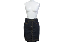 Load image into Gallery viewer, 極美品 CHANEL シャネル デニム スカート E97 ネイビー P07739V05664 ココマーク ボタン ロゴ ヴィンテージ サイズ34 中古 63509