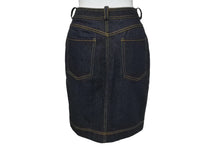Load image into Gallery viewer, 極美品 CHANEL シャネル デニム スカート E97 ネイビー P07739V05664 ココマーク ボタン ロゴ ヴィンテージ サイズ34 中古 63509