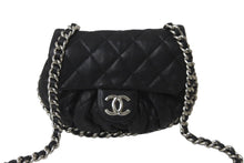 Load image into Gallery viewer, CHANEL シャネル チェーンアラウンドショルダーバッグ 18番台 ラムスキン ブラック シルバー金具 美品 中古 63518