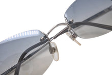 Load image into Gallery viewer, 極美品 CHANEL シャネル リムレスサングラス ココマーク 4002 c.124/55 ブルー シルバー金具 サイズ57▫︎19 130 中古 63534