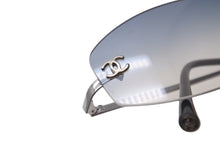 Load image into Gallery viewer, 極美品 CHANEL シャネル リムレスサングラス ココマーク 4002 c.124/55 ブルー シルバー金具 サイズ57▫︎19 130 中古 63534