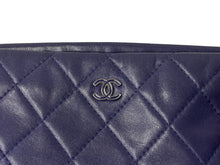 Load image into Gallery viewer, CHANEL シャネル クラッチバッグ マトラッセ ココマーク 20番台 2015年 A69391 ラムスキン パープル シルバー金具 美品 中古 63538