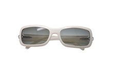 Load image into Gallery viewer, CHANEL シャネル サングラス ココマーク サイズ57◻︎17 130 ホワイト プラスチック 6024 c.935/11 良品 中古 63539