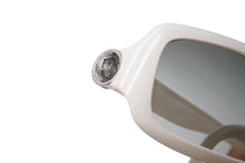 Load image into Gallery viewer, CHANEL シャネル サングラス ココマーク サイズ57◻︎17 130 ホワイト プラスチック 6024 c.935/11 良品 中古 63539