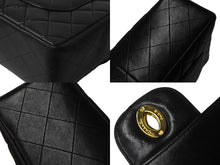 Load image into Gallery viewer, 極美品 CHANEL シャネル 中マトラッセ チェーン 30cm デカココマーク ショルダーバッグ 4番台 ラムスキン ゴールド金具 ロゴ 中古 63547