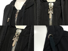 Load image into Gallery viewer, CHROME HEARTS クロムハーツ フーデッドナイロンコート ダガージップ クロスボールボタン ブラック サイズM 美品 中古 63554