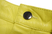 画像をギャラリービューアに読み込む, Sp5der スパイダー デボスウェブ レザーパンツ 24SS サイズ32 イエロー Young Thug 革 エンボス加工 美品 中古 63585