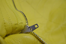 画像をギャラリービューアに読み込む, Sp5der スパイダー デボスウェブ レザーパンツ 24SS サイズ32 イエロー Young Thug 革 エンボス加工 美品 中古 63585