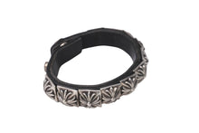Load image into Gallery viewer, CHROME HEARTS クロムハーツ ブレスレット ZERO STDS SNGL ROW ブラック シルバー アクセサリー レザー 美品 中古 63599
