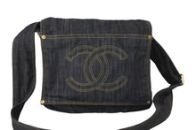 Load image into Gallery viewer, CHANEL シャネル ショルダーバッグ スパークリングデニム 10番台 ココマーク ネイビー A31987 ゴールド金具 美品 中古 63616