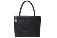 Load image into Gallery viewer, 極美品 CHANEL シャネル ハンドバッグ 復刻トート キャビアスキン マトラッセ ココマーク 11番台 シルバー金具 中古 63627