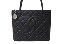 Load image into Gallery viewer, 極美品 CHANEL シャネル ハンドバッグ 復刻トート キャビアスキン マトラッセ ココマーク 11番台 シルバー金具 中古 63627