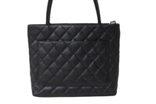 Load image into Gallery viewer, 極美品 CHANEL シャネル ハンドバッグ 復刻トート キャビアスキン マトラッセ ココマーク 11番台 シルバー金具 中古 63627