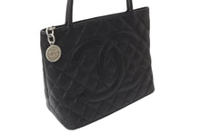 Load image into Gallery viewer, 極美品 CHANEL シャネル ハンドバッグ 復刻トート キャビアスキン マトラッセ ココマーク 11番台 シルバー金具 中古 63627