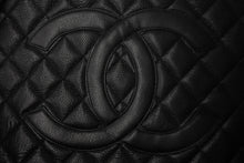 Load image into Gallery viewer, 極美品 CHANEL シャネル ハンドバッグ 復刻トート キャビアスキン マトラッセ ココマーク 11番台 シルバー金具 中古 63627