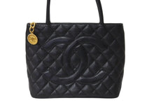 Load image into Gallery viewer, 極美品 CHANEL シャネル ハンドバッグ 復刻トート キャビアスキン マトラッセ ココマーク 6番台 ゴールド金具 中古 63628