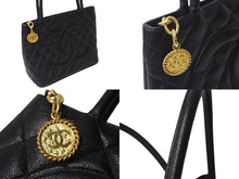 Load image into Gallery viewer, 極美品 CHANEL シャネル ハンドバッグ 復刻トート キャビアスキン マトラッセ ココマーク 6番台 ゴールド金具 中古 63628