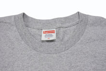 Load image into Gallery viewer, 新品未使用 Supreme シュプリーム Playboi Carti プレイボイ カルティ PHOTO TEE 半袖Ｔシャツ グレー サイズXL FW25T50 中古 4b006363