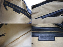 Load image into Gallery viewer, BOTTEGAVENETA ボッテガヴェネタ ワンショルダーバッグ イントレチャート 115653 V0013 1000 レザー ブラック 美品 中古 63630