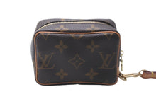 Load image into Gallery viewer, 極美品 LOUIS VUITTON ルイ ヴィトン トゥルース ワピティ ポーチ ストラップ付き M58030 モノグラム 中古 63639