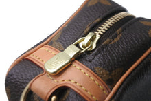 Load image into Gallery viewer, 極美品 LOUIS VUITTON ルイ ヴィトン トゥルース ワピティ ポーチ ストラップ付き M58030 モノグラム 中古 63639