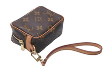 Load image into Gallery viewer, 極美品 LOUIS VUITTON ルイ ヴィトン トゥルース ワピティ ポーチ ストラップ付き M58030 モノグラム 中古 63639