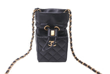 Load image into Gallery viewer, 新品同様 CHANEL シャネル ミニ巾着ショルダーバッグ ミニバッグ ブラック 31番台 ラムスキン ゴールド金具 中古 63640