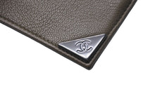 Load image into Gallery viewer, 未使用 CHANEL シャネル ココマーク カードケース 23番台 キャビアスキン カーキ シルバー金具 中古 63683