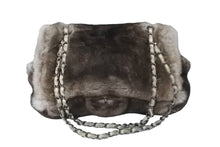 Load image into Gallery viewer, CHANEL シャネル マトラッセ シングルフラップチェーンショルダーバッグ 8番台 ファー 23cm グレー シルバー金具 中古 63707