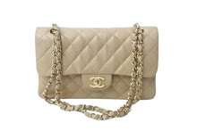 Load image into Gallery viewer, CHANEL シャネル マトラッセWフラップチェーンショルダーバッグ 8番台 ラムスキン 23cm ベージュ 新革 ゴールド金具 中古 63721