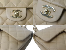 Load image into Gallery viewer, CHANEL シャネル マトラッセWフラップチェーンショルダーバッグ 8番台 ラムスキン 23cm ベージュ 新革 ゴールド金具 中古 63721