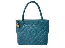 Load image into Gallery viewer, CHANEL シャネル 復刻トート 7番台 ハンドバッグ ココマーク キャビアスキン ターコイズブルー シルバー金具 美品 中古 63735
