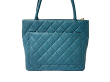 Load image into Gallery viewer, CHANEL シャネル 復刻トート 7番台 ハンドバッグ ココマーク キャビアスキン ターコイズブルー シルバー金具 美品 中古 63735