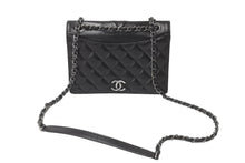 Load image into Gallery viewer, CHANEL シャネル フルフラップ マトラッセ チェーン ショルダーバック 21番台 ラムスキン シルバー金具 美品 中古 63737