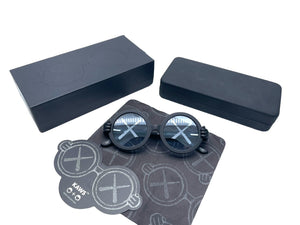 未使用品 KAWS カウズ×SONS+DAUGHTERS サングラス キッズ用 ラウンド型 41-18-120 プラスチック ブラック 中古 63777 