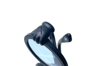 未使用品 KAWS カウズ×SONS+DAUGHTERS サングラス キッズ用 ラウンド型 41-18-120 プラスチック ブラック 中古 63777 