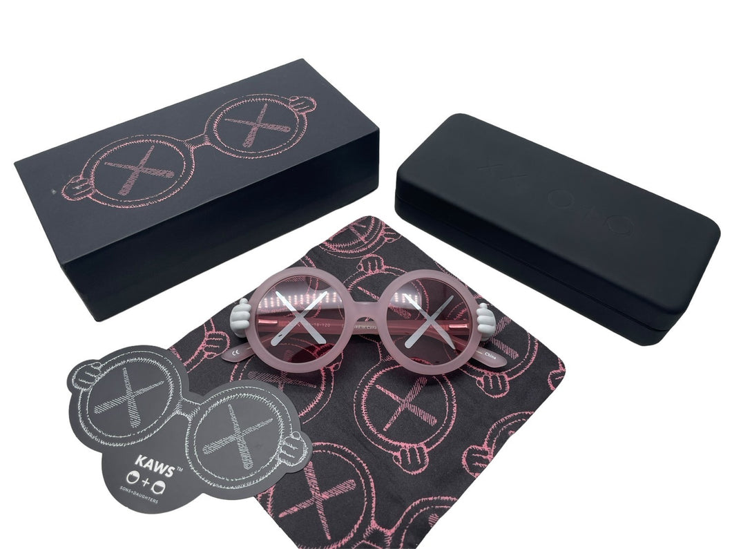 未未使用品 KAWS カウズ×SONS+DAUGHTERS サングラス キッズ ラウンド型 41-18-120 プラスチック ピンク 中古 63778 