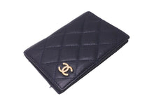 Load image into Gallery viewer, CHANEL シャネル マトラッセ キャビアスキン カードケース パスケース ネイビー 28番台 ゴールド金具 美品 中古 63780