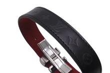 Load image into Gallery viewer, 極美品 LOUIS VUITTON ルイヴィトン ヴー グッドラック ブレスレット モノグラム ブラック レッド レザー 中古 63806
