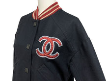 Load image into Gallery viewer, CHANEL シャネル ココマーク スポーツライン スタジャン ブルゾン ウール P23751V14325 サイズ38 ネイビー 美品 中古 63816