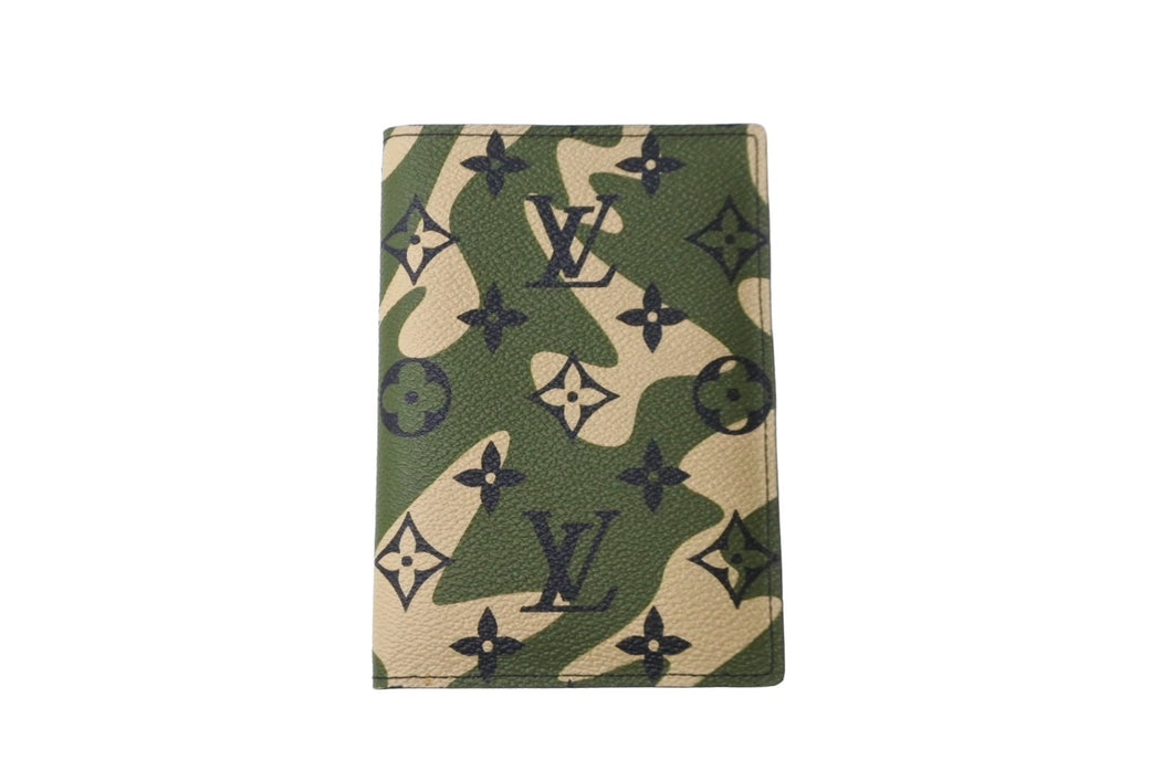 極美品 LOUIS VUITTON ルイヴィトン クーヴェルテュール パスポール 村上隆 パスポートケース M58027 カモ 中古 63838