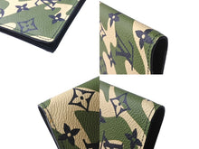 Load image into Gallery viewer, 極美品 LOUIS VUITTON ルイヴィトン クーヴェルテュール パスポール 村上隆 パスポートケース M58027 カモ 中古 63838