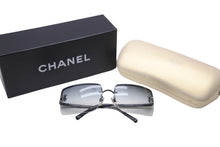 Load image into Gallery viewer, 極美品 CHANEL シャネル サングラス ココマーク ラインストーン リムレス グラデーションレンズ スクエア ブラック 中古 63841