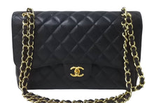 Load image into Gallery viewer, 極美品 CHANEL シャネル チェーンショルダーバッグ マトラッセ30 キャビアスキン Wフラップ A58600 ブラック ゴールド 16番台 中古 63876